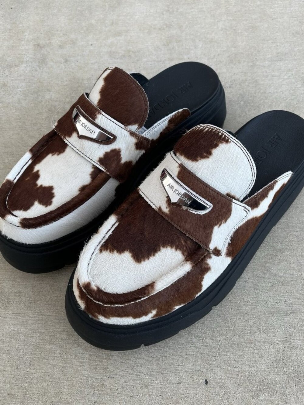 NEW Air Jordan Mule SE Cow Print Brown Metallic Silver 🟤⚫  W 12 /M 10.5